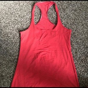 Lululemon tank (6/8)